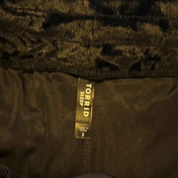 Torrid Black velvet Pajama Shorts Intimates Sleepwear - Picture 3 of 4